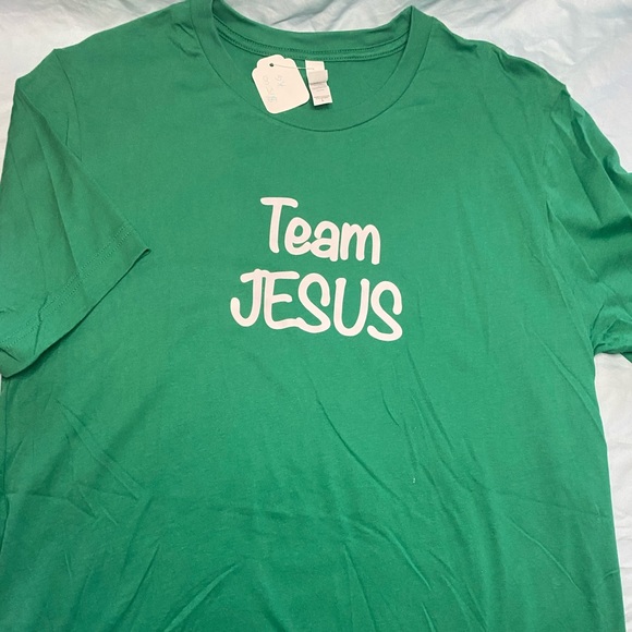 🍎🍎NEW!! Large Graphic Tees, your choice - Picture 3 of 5